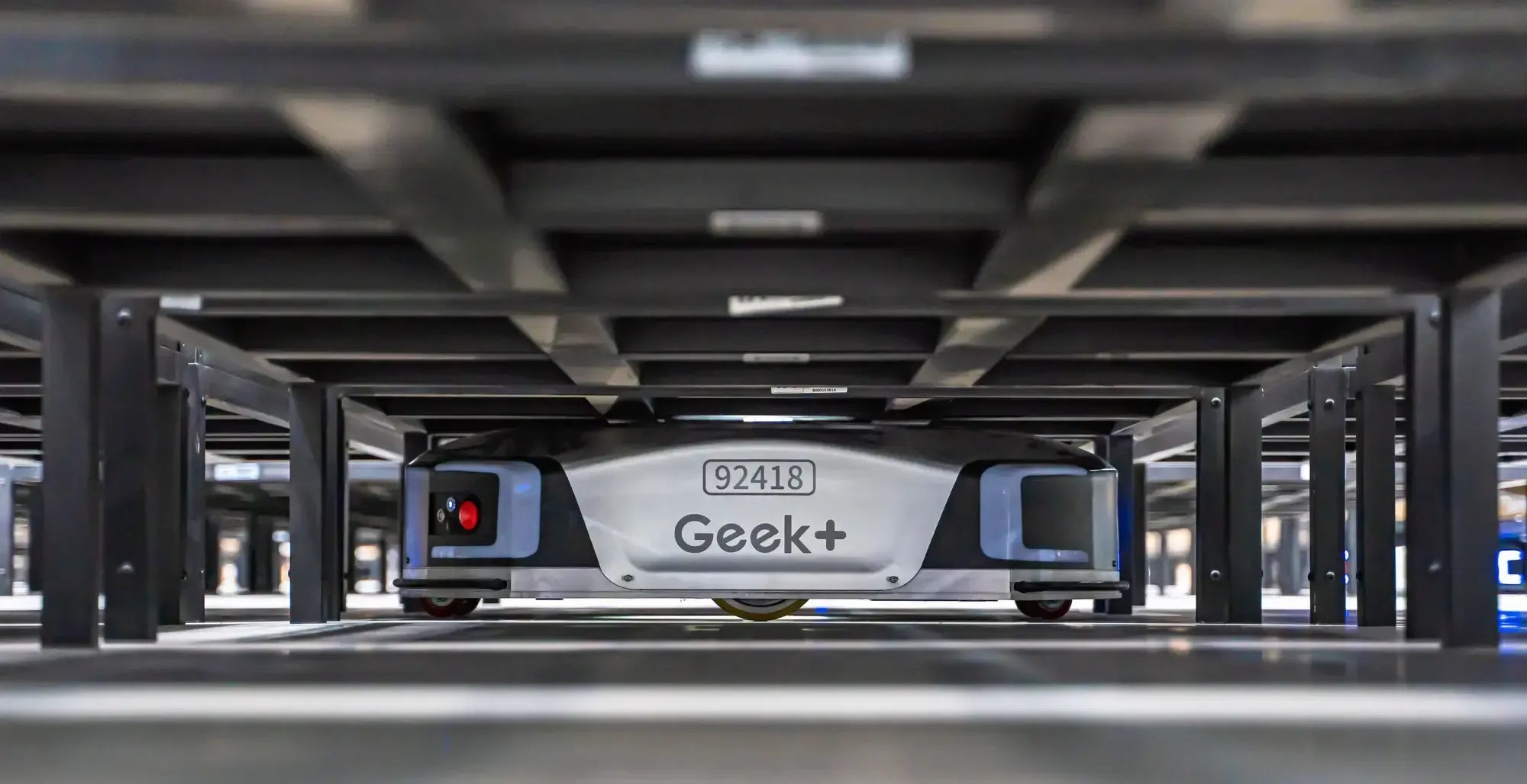 يوسن للخدمات اللوجستية تقوم بأتمتة مستودعاتها في نورثهامبتون باستخدام حل Geek+ من الرف إلى الشخص (1)